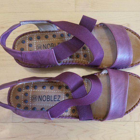 Noblez burgundy leather sandals - Picture 2 of 6